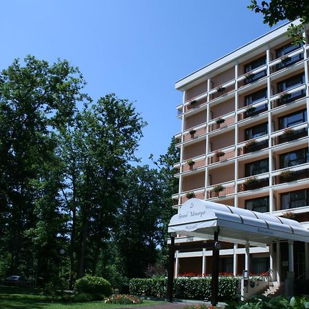 Hotel Le Grand Monarque Melun Exterior foto