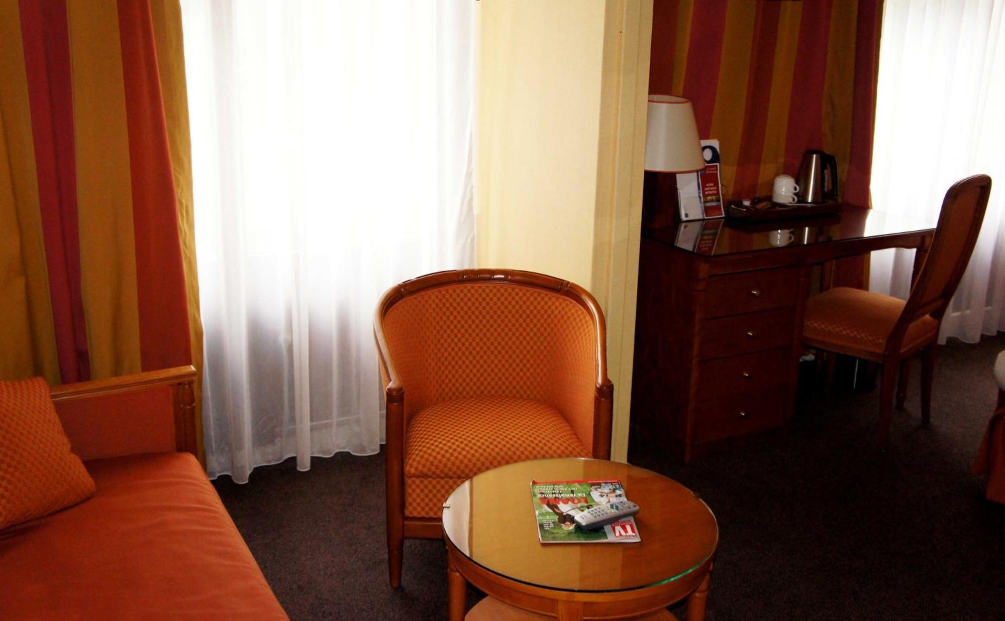 Hotel Le Grand Monarque Melun Exterior foto