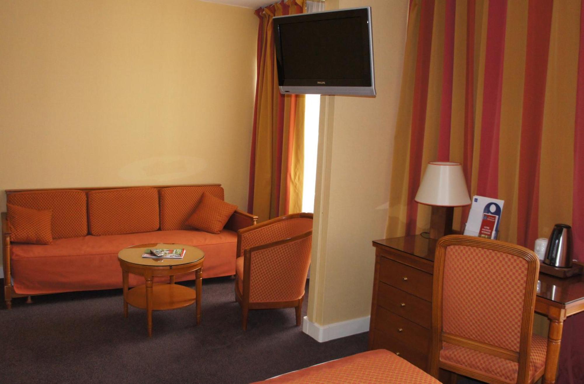 Hotel Le Grand Monarque Melun Exterior foto