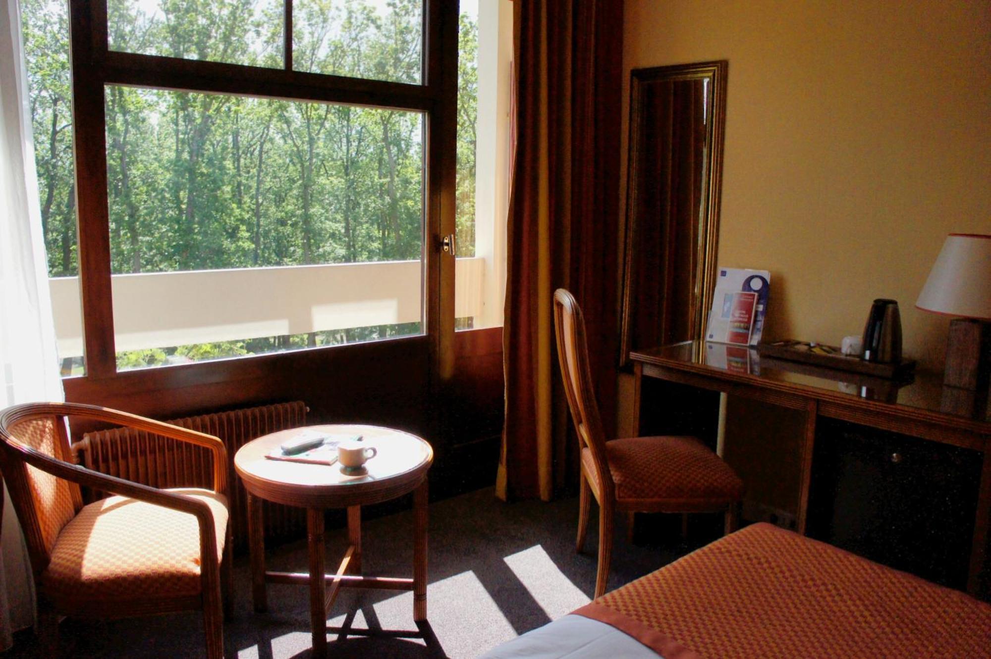Hotel Le Grand Monarque Melun Exterior foto