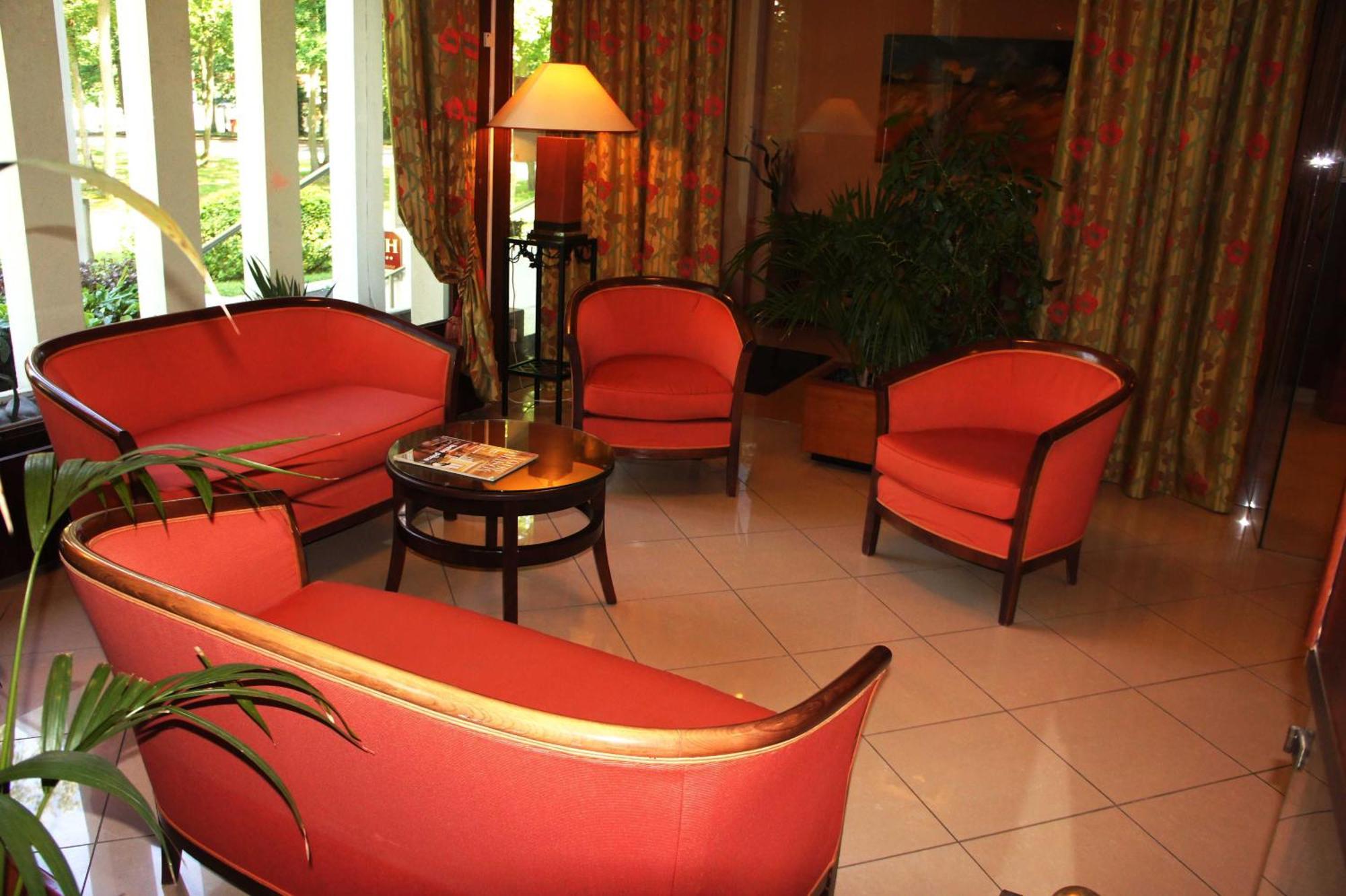 Hotel Le Grand Monarque Melun Exterior foto
