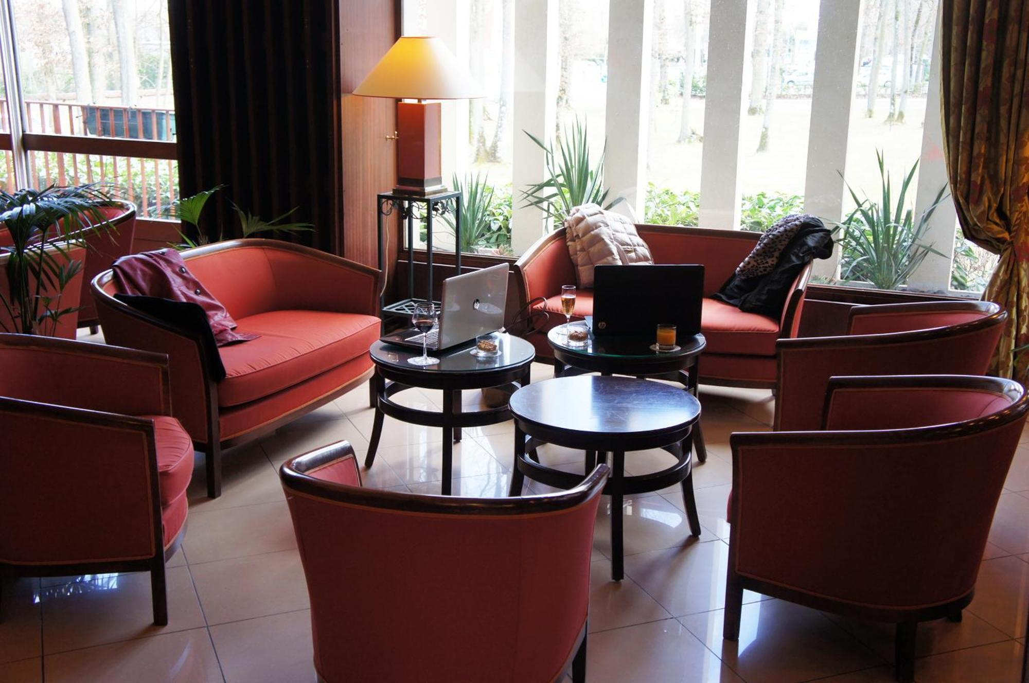 Hotel Le Grand Monarque Melun Exterior foto